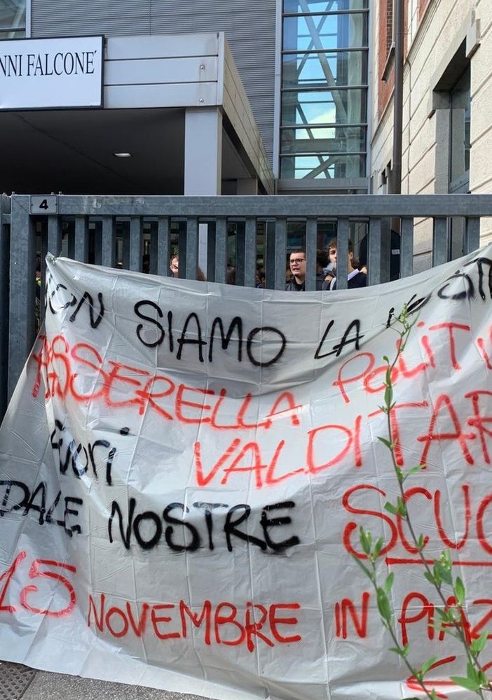 A Gallarate presidio contro il Ministro Valditara
