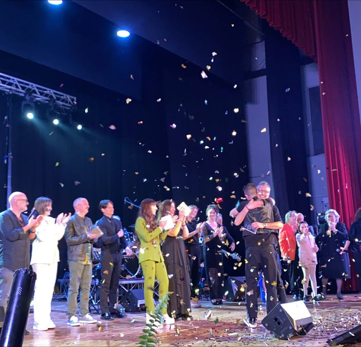 VIDEO. “Canta con me il Festival” fa il sold out al teatro Sociale Cajelli di Busto: vincitori Origlio e Carluccio