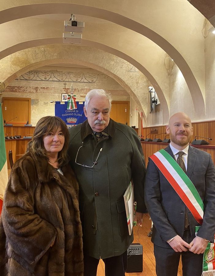 VIDEO. A Fagnano la civica benemerenza a Ottavio Tognola. Il sindaco: «Grazie di portare alto il nome di Fagnano»