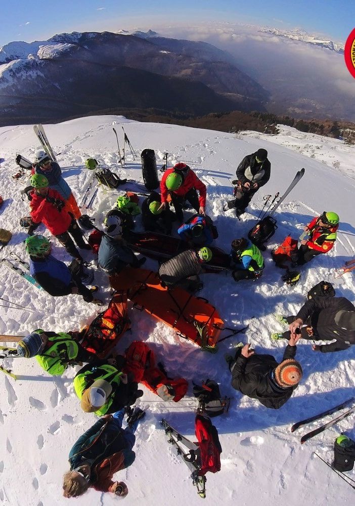 Esercitazione in Val di Rezzo per il Soccorso Alpino di Varese: focus sul trasporto su neve