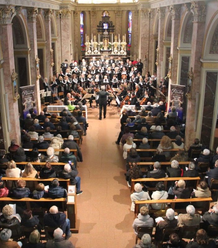 La grande musica del coro e orchestra Amadeus a Marnate per la festa patronale