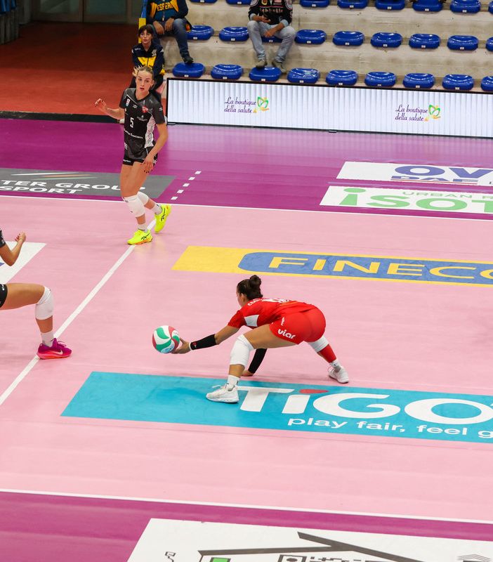 Una Futura non bella all'esordio in campionato, perde in casa di Cremona (foto Crotti)