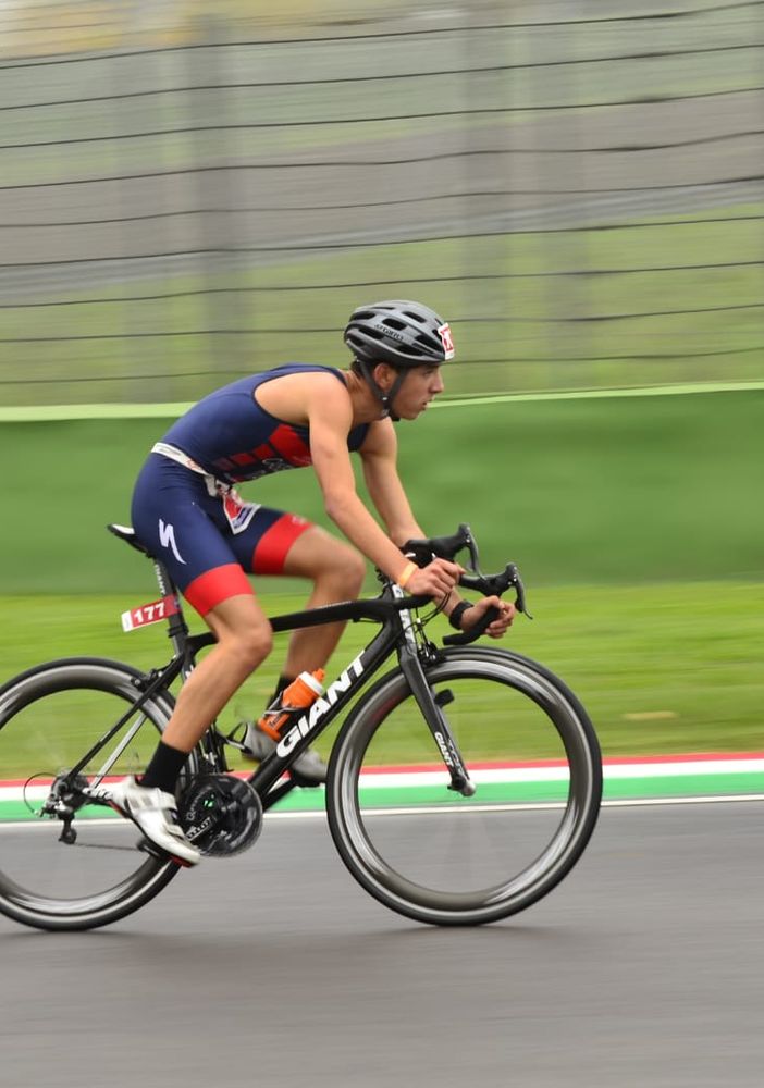 Daniele Castelli, 9 al liceo scientifico e al top nel triathlon