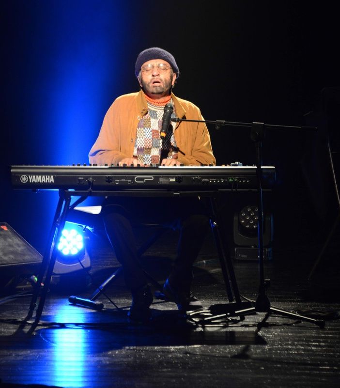 Dario Ballantini nei panni di Lucio Dalla al “Manzoni” di Busto