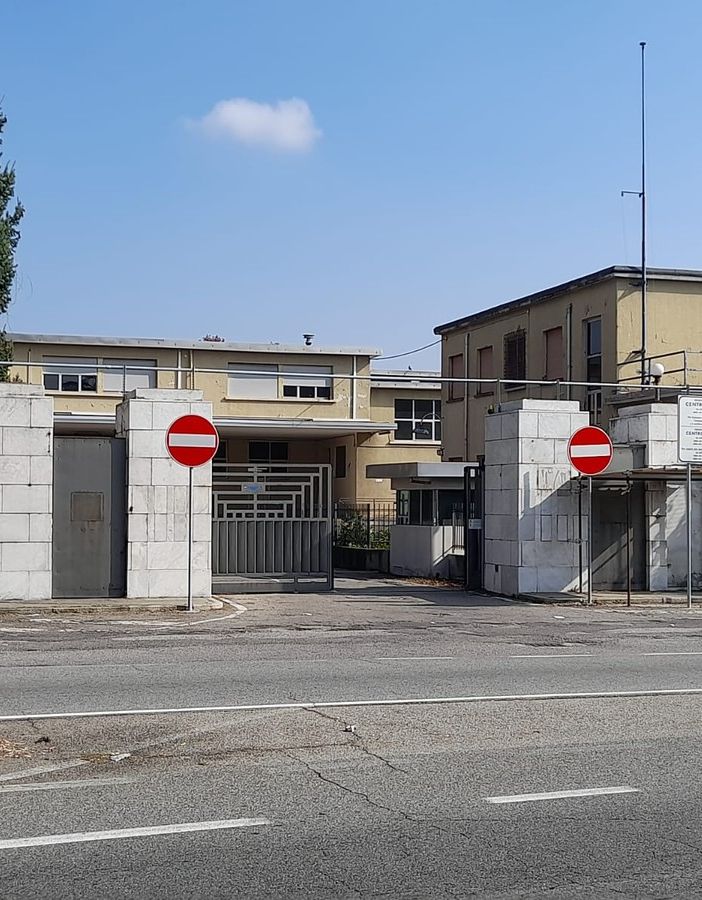 L'uscita dell'ex deposito dell'aeronautica, a Gallarate