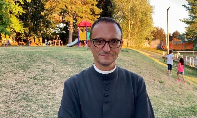 Don Valentino Viganò, parroco di Gorla Maggiore, ringrazia volontari e animatori dell'oratorio. Una grande squadra come la Nazionale