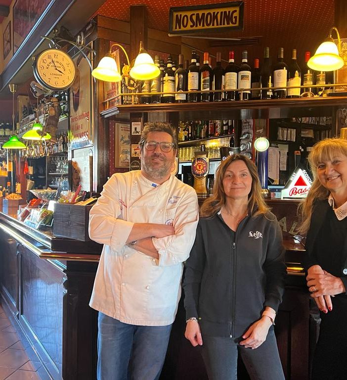 Gianni, Cristina, Tiziana: 27 anni in trincea, dietro al bancone