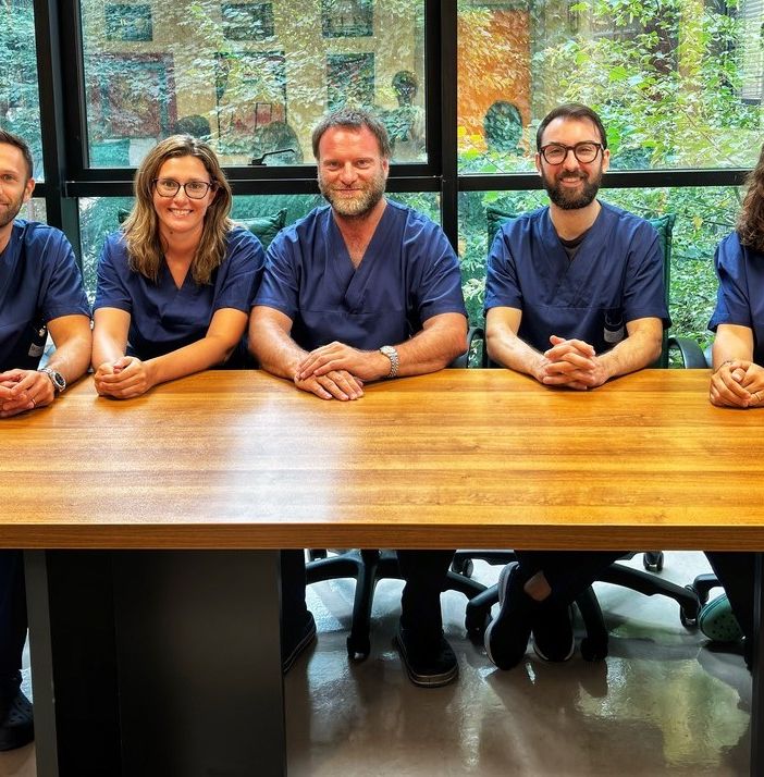 L'équipe medica dell'UOC Neurologia a indirizzo neuroimmunologico. Nella foto sotto: lo staff medico e infermieristico del Centro SM