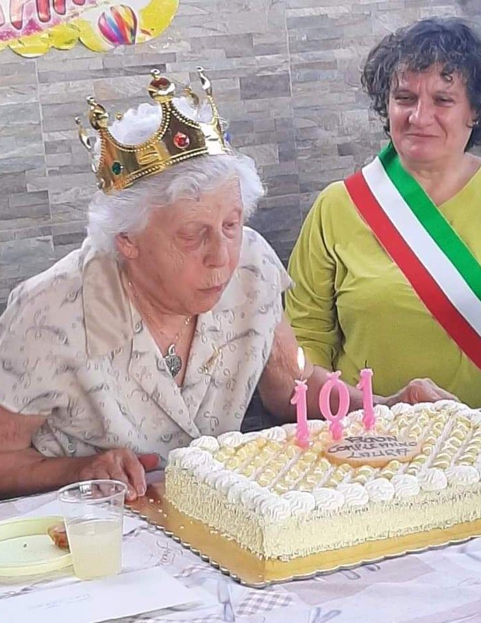 Castellanza, compleanno eccezionale a Villa Maria: 101 candeline per nonna Laura