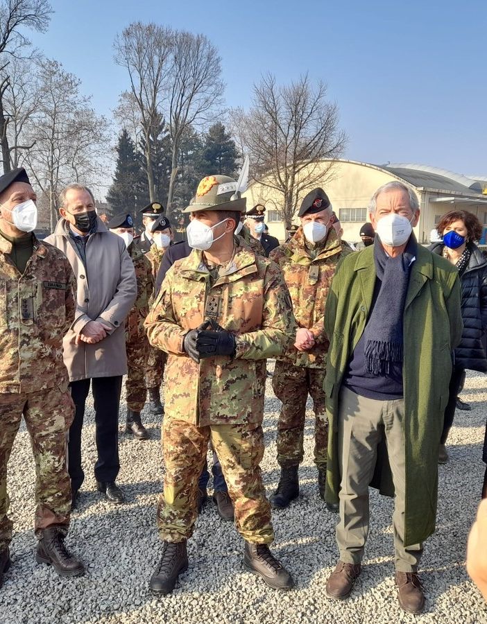 Figliuolo e Bertolaso aprono l'hub vaccinale al Casermone di Gallarate