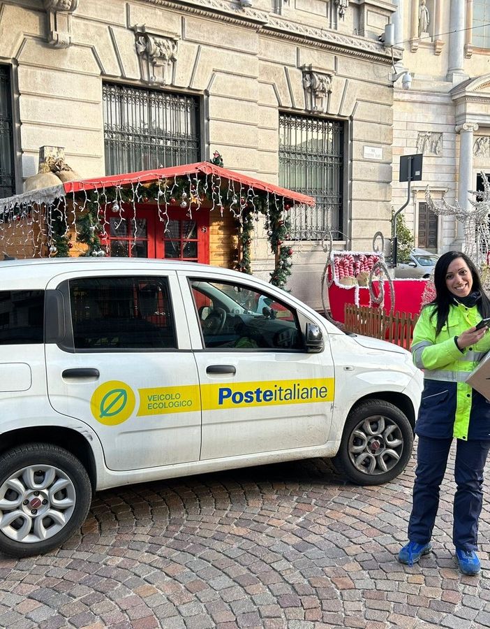 Poste si prepara al “picco pacchi” di Natale. In provincia di Varese 40% in più di consegne al giorno