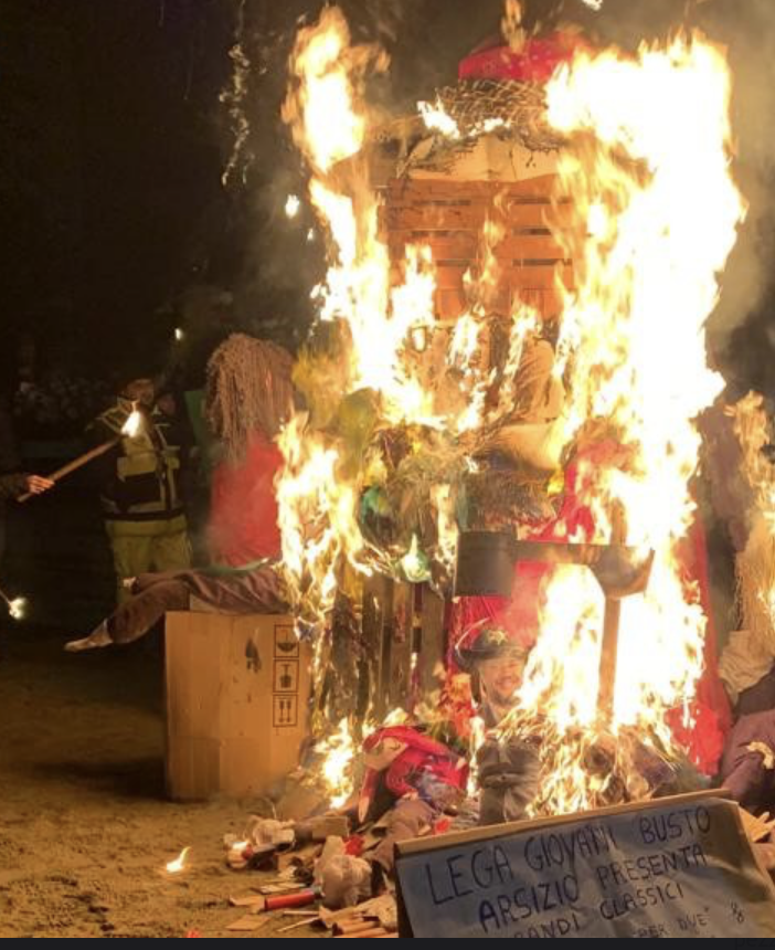 Il falò a Busto dello scorso anno