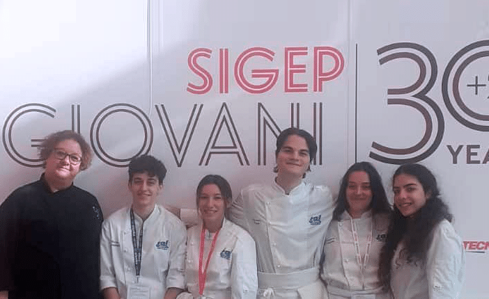 Sinfonia di barbabietola con note di peperone e lamponi: un dolce successo al Sigep Giovani dello Ial di Legnano