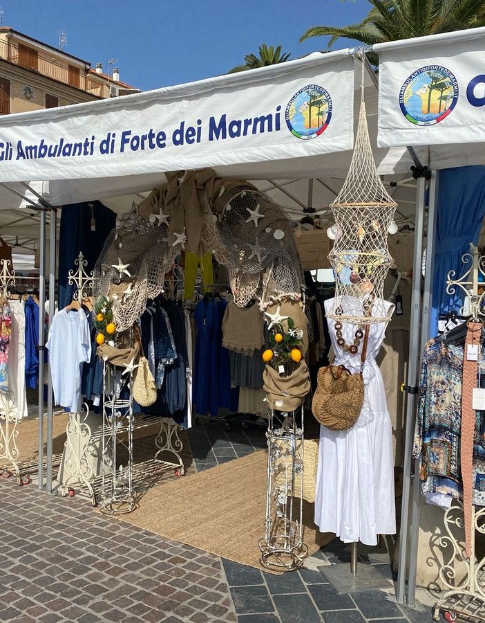 Gli Ambulanti di Forte dei Marmi a Legnano domenica 25 settembre