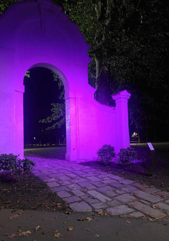 Castellanza, nel mese di ottobre  l’arco del parco dei Platani si colora di rosa