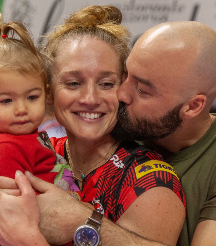 Carli Lloyd con la famiglia e un gran sorriso per la bella vittoria della sua Uyba (credit Photo Sport &amp; More)