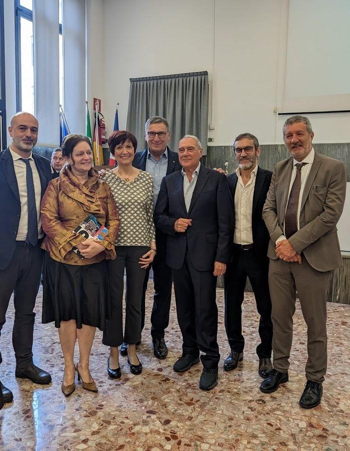 “Pagine di legalità, esempi di cittadinanza” al liceo Crespi. 24mila studenti collegati da tutta Italia per l’incontro con Pietro Grasso