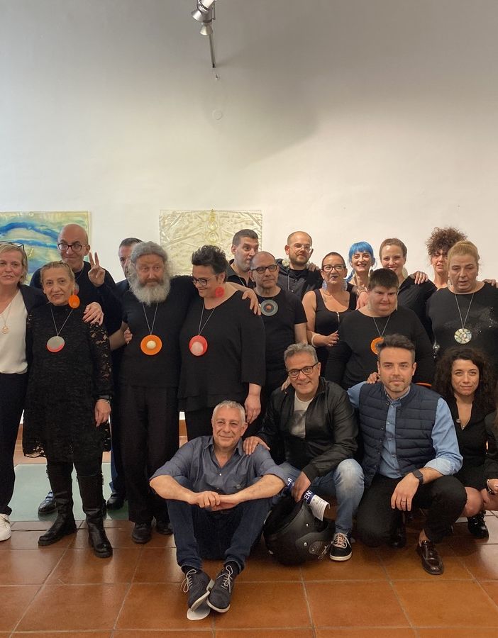 FOTO. A Palazzo Cicogna sfilano i ragazzi del Belotti Pensa e diventano «portatori di luce»