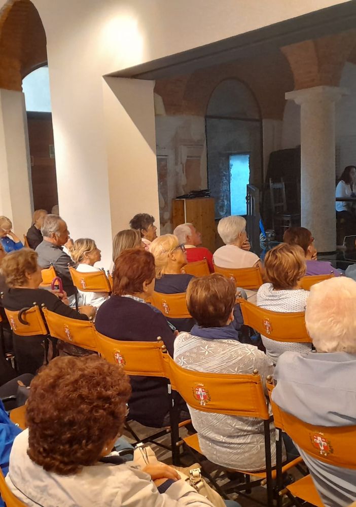 Il pubblico ascolta il direttore socio sanitario Marino Dell'Acqua