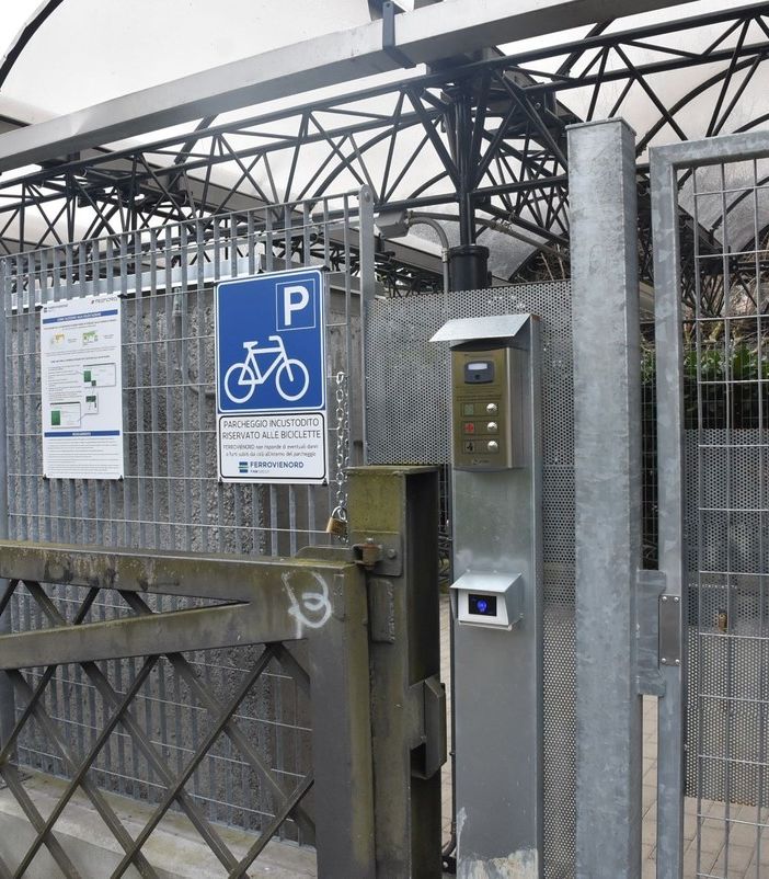 Malnate, aperta la nuova velostazione: 26 stalli per le biciclette