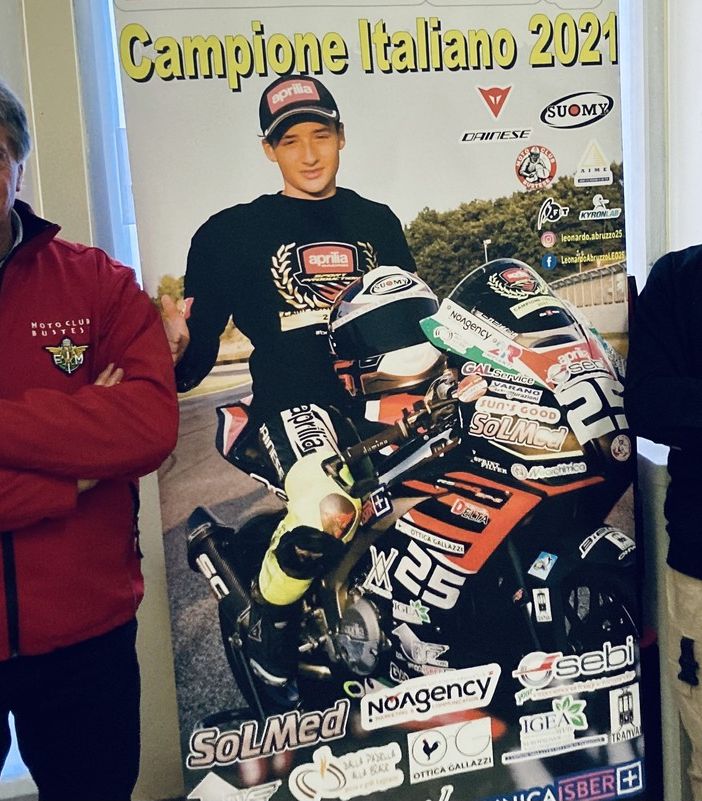 Alfio Crespi del Moto Club Bustese con Leonardo Abruzzo