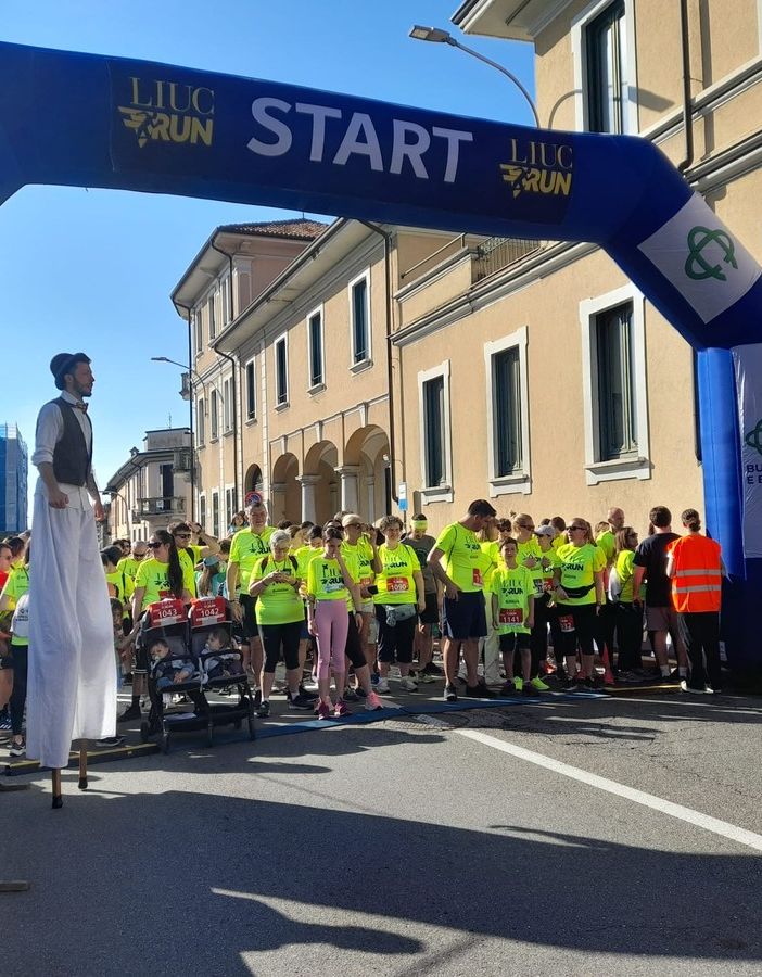 VIDEO e FOTO - La Liuc Run ha &quot;acceso&quot; Castellanza: successo baciato dal sole per la prima edizione della corsa