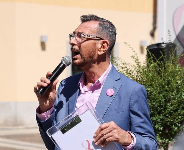Luca Torno in piazza con Lilt - Foto dal suo profilo Fb