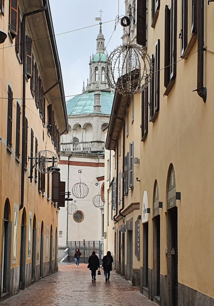 Busto: la città inizia a “vestirsi” per Natale