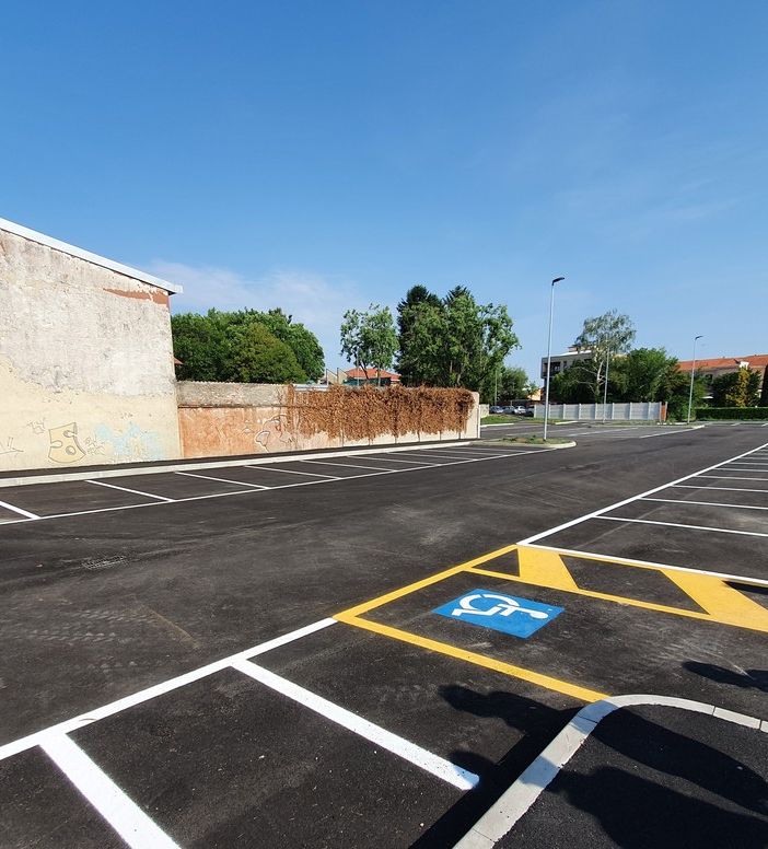 Busto, nuovo parcheggio a Madonna Regina: basta caos fuori da scuola