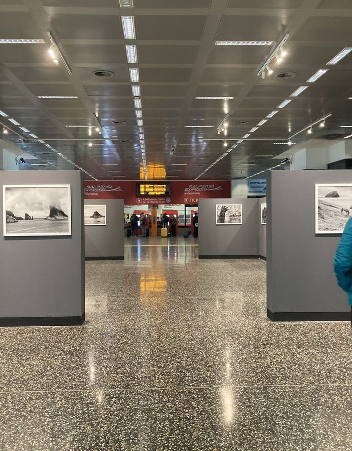Malpensa: mostra fotografica “Fǽr Ǿer - L’incanto della luce” secondo Mario Vidor