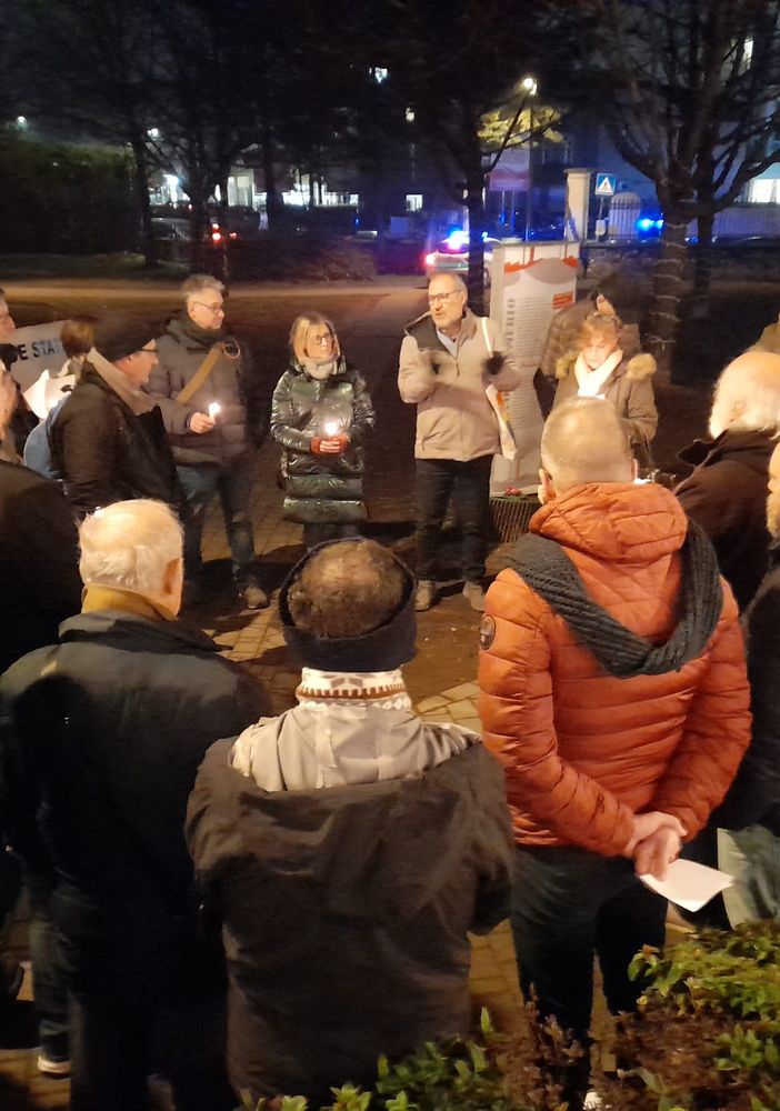 Marcia per le vie e le piazze di Busto Arsizio: «La Memoria non si tocca, il presente si cambia»