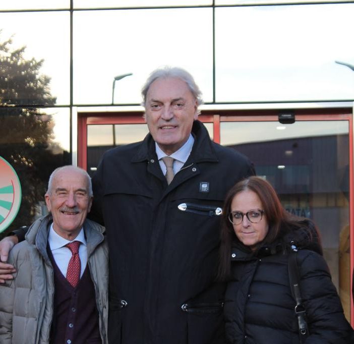 Tra i testimonial dell'ambulanza dei desideri c'è il gigante Dino Meneghin
