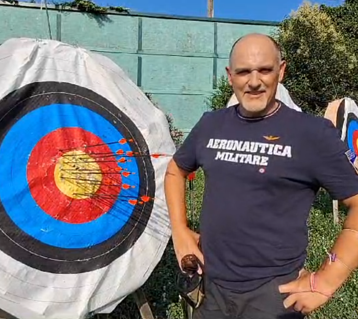 Michele Frangilli al campo di allenamento della Compagnia Arcieri Monica