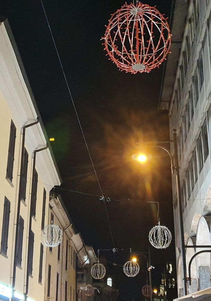 Aria di Natale a Busto. Ecco le prime luminarie