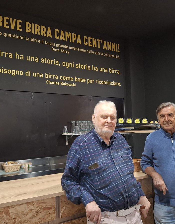 Antonio Castiglioni e Angelo Luoni nello spaccio di via Petrarca, tra citazioni di Barry e Bukowski