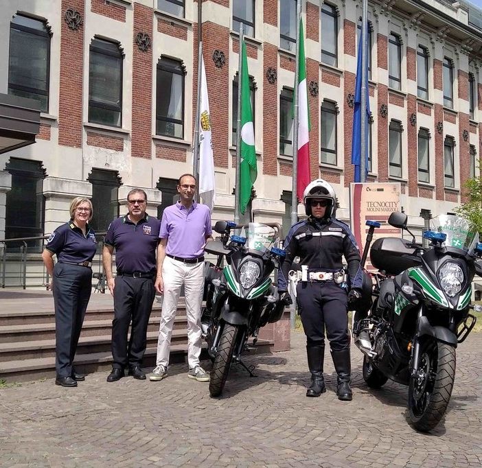 Due nuove moto per la Polizia Locale di Busto: «Più sicurezza e presidio della città»