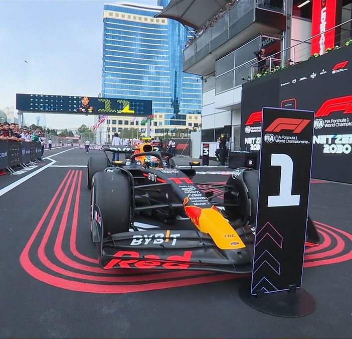 Perez fa il bis a Baku e si rilancia nel mondiale