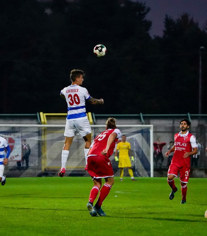 Nelle semifinali pari per il Padova - nella foto all'andata di campionato allo Speroni - e super vittoria per il Palermo
