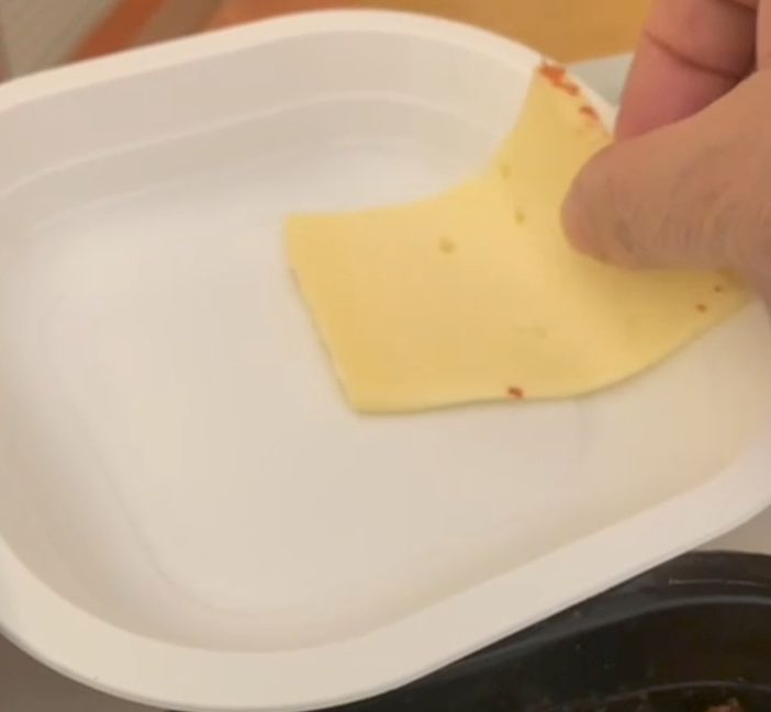 La porzione di formaggio che la degente &quot;Anna&quot; ha voluto immortalare