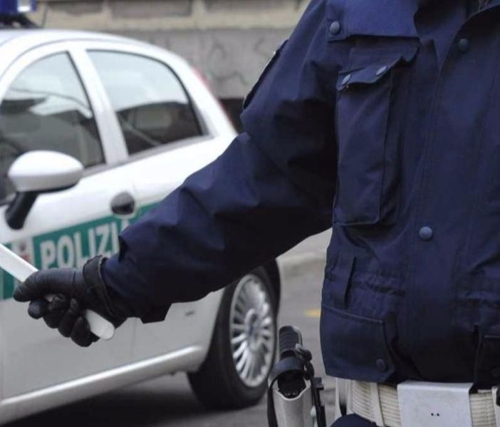 Bambino di 4 anni si perde in centro a Varese, lo ritrova la polizia locale