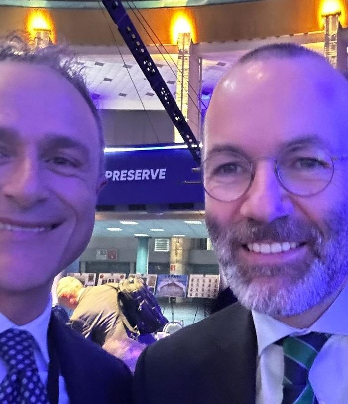 “L’intesa” fra Reguzzoni e il presidente del Ppe Weber: «La produzione dell’elettrico deve restare in Europa»