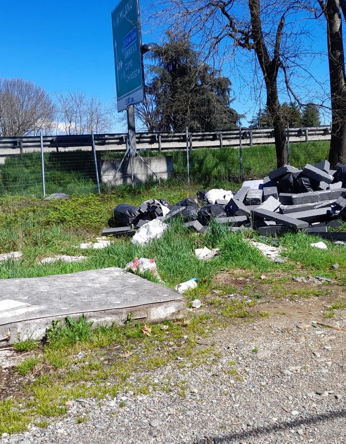 FOTO - Monte Polistirolo troneggia al confine tra Gallarate e Cassano Magnago