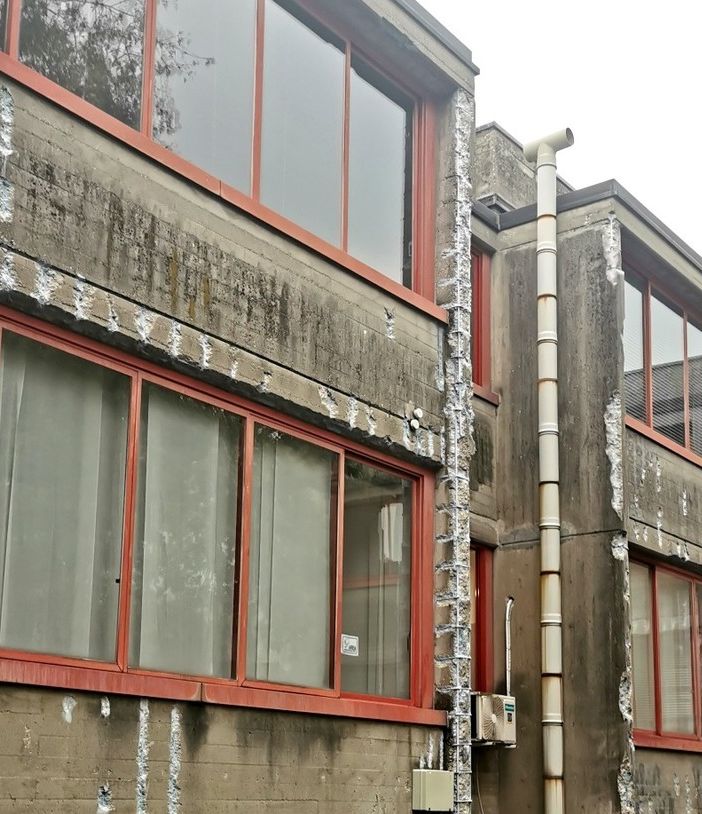 Busto, le scuole “Aldo Moro” mostrano i segni del degrado