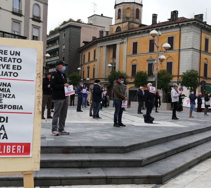 Una precedente manifestazione in piazza a Busto