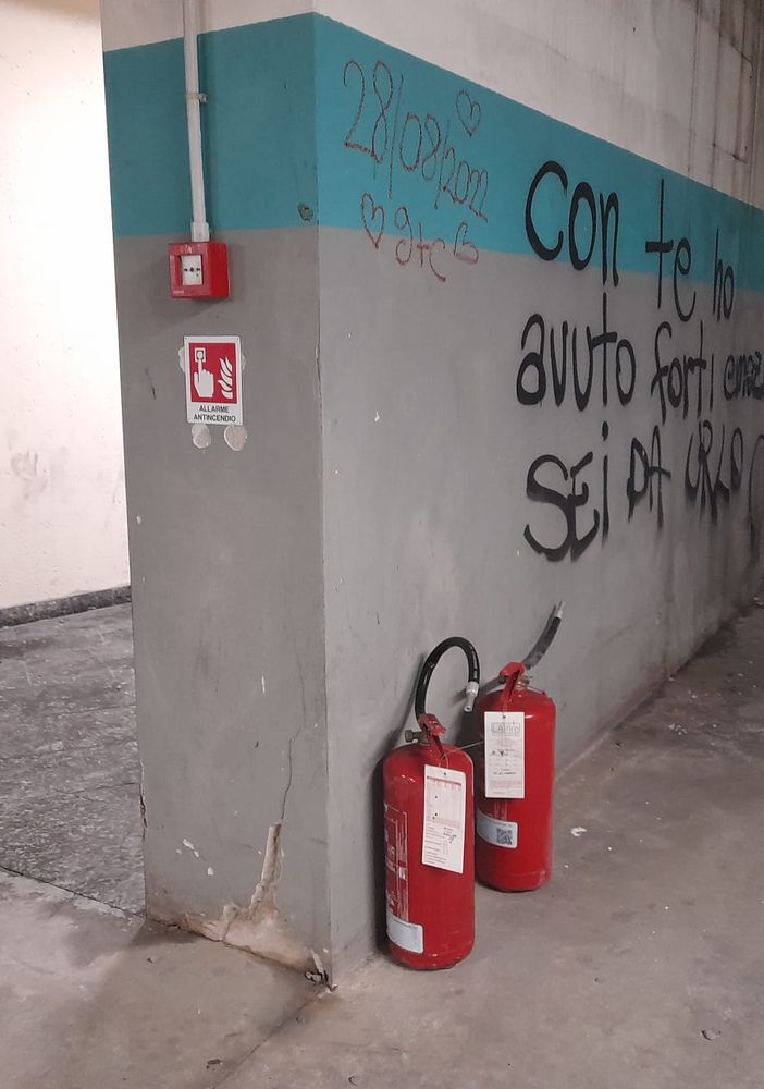 FOTO - Ragazzini svuotano di nuovo gli estintori al Seprio Park, la frustrazione di un utente