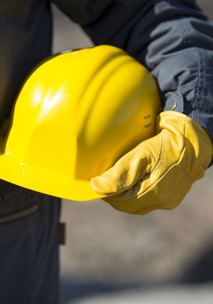 Grave infortunio in azienda tessile di Busto. Per il sindacato «la misura è colma»