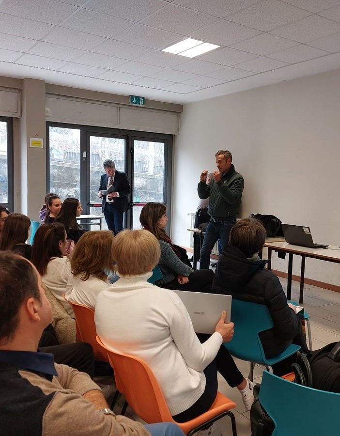 Gli studenti a lezione di sicurezza sul lavoro