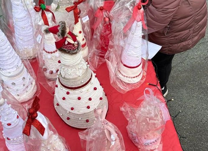 FOTO. Mercatino di Natale della scuola Toscanini: appuntamento con pasticcieri e pasticcioni