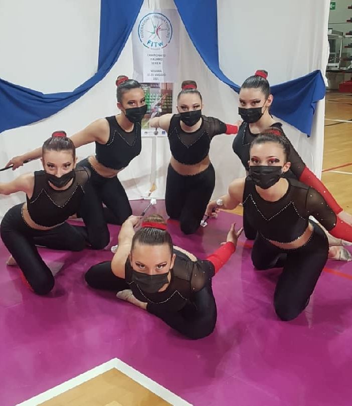 Team Junior Serie A, secondo classificato nell'ultima gara a Novara (foto facebook Pro Patria Bustese Twirling)