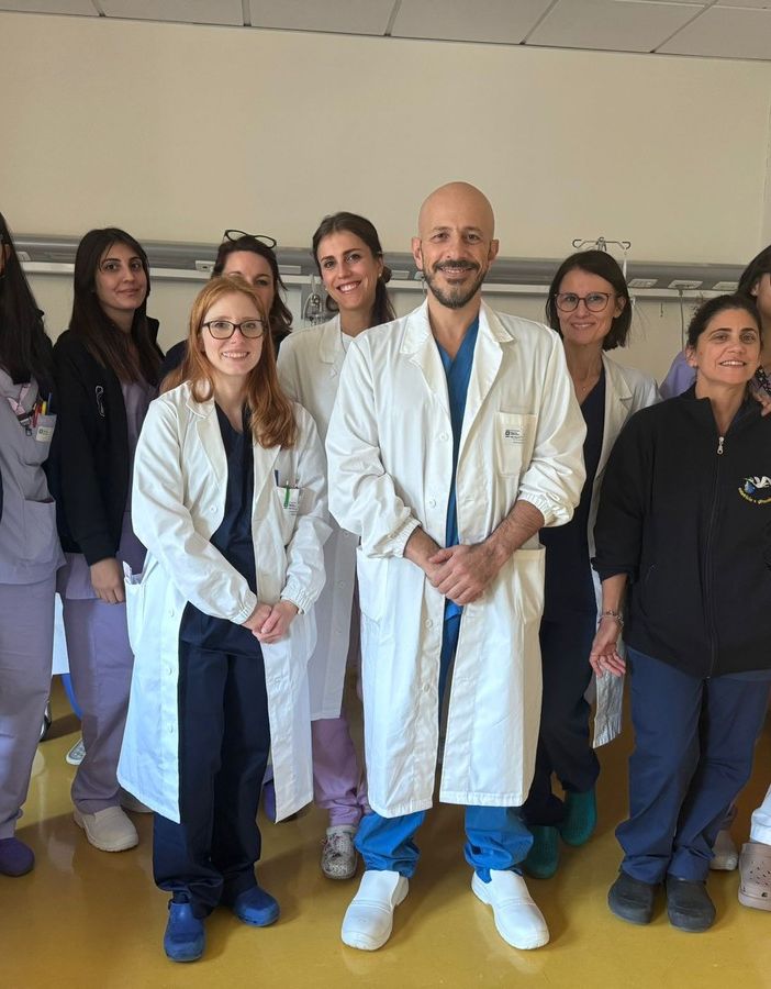 Team Ginecologia dell'ospedale di Gallarate. Sotto, il dottor Giovanni Di Palma